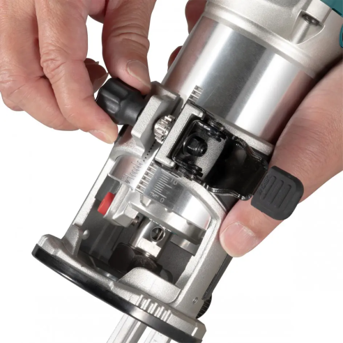 Makita RT0702CX3J Fresatrice verticale 710W, pinza: 6-8mm