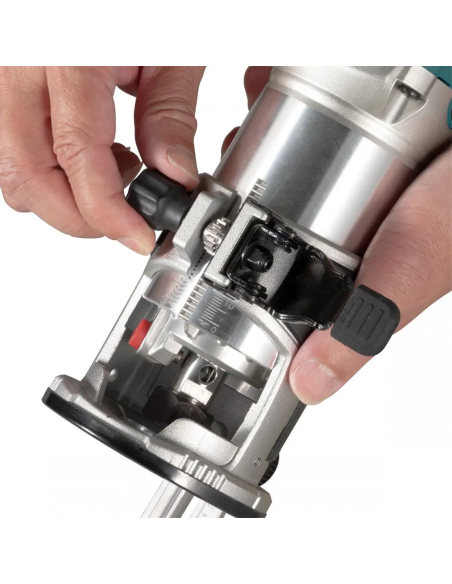 Makita RT0702CX3J Fresatrice verticale 710W, pinza: 6-8mm