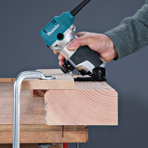 Makita RT0702CX3J Fresatrice verticale 710W, pinza: 6-8mm