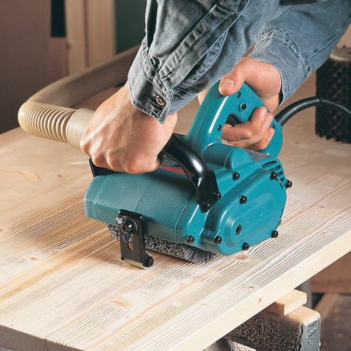 Levigatrice a rullo 9741 Makita 860W, 3.500g/min. (completa di 2 rulli nylon 120 grana 80, senza valigetta)