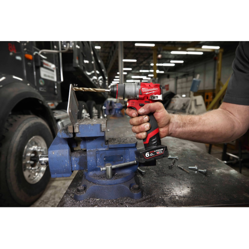 Milwaukee M12 FPD2-602X Trapano avvitatore compatto con percussione M12, 45Nm Fuel - Con 2 batterie M12B6 4933479870 (12V 6.0Ah)