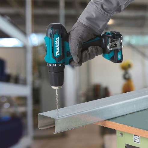 Makita CLX228SAX2 Kit Avvitatori percussione e impulsi 12V con 3 Batterie